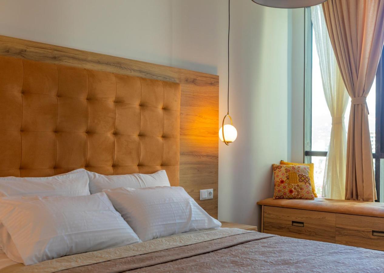 Entire Flat With City Skyline View - Two Bedrooms Batumi Eksteriør billede